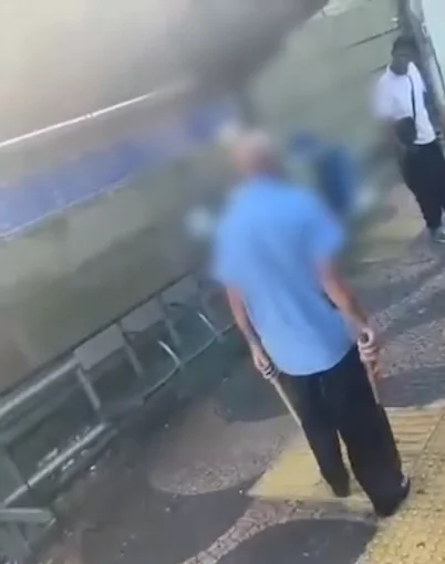 Motorista de ônibus ameaça passageiro com facão após homem pular catraca