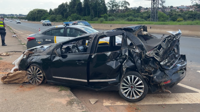 Capotamento na rodovia entre Paulínia e Sumaré deixa vítima presa nas ferragens