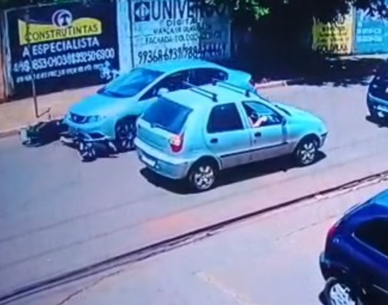 VÍDEO: Motociclista fica gravemente ferido após ser atropelado na região