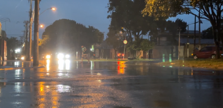 VÍDEO: Motorista atropela idosa de 73 anos e foge de ré sem prestar socorro em Limeira