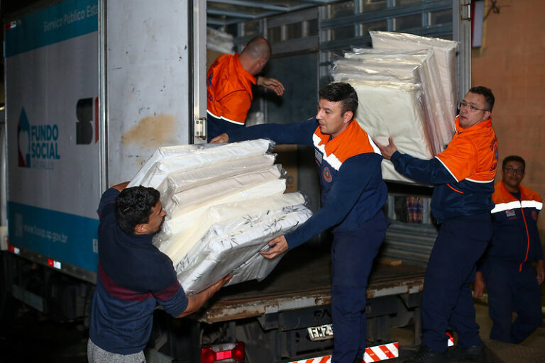 Governo de SP mobiliza ajuda a Peruíbe após fortes chuvas