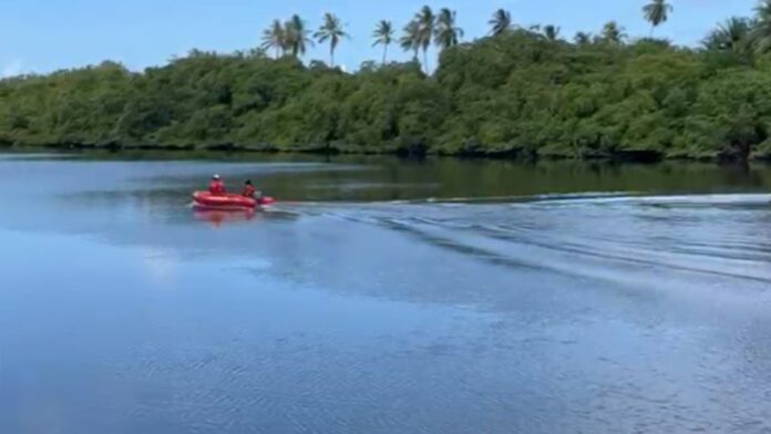 Corpo encontrado (1) A identidade da vítima ainda não foi divulgada. Conforme relato do sargento Delgado, há uma lesão na cabeça que sugere perfuração