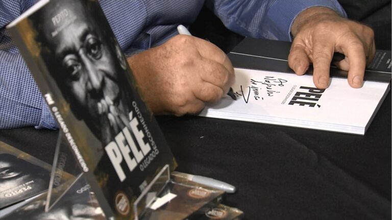Pepito lança livro que conta o lado que poucos conhecem de Pelé