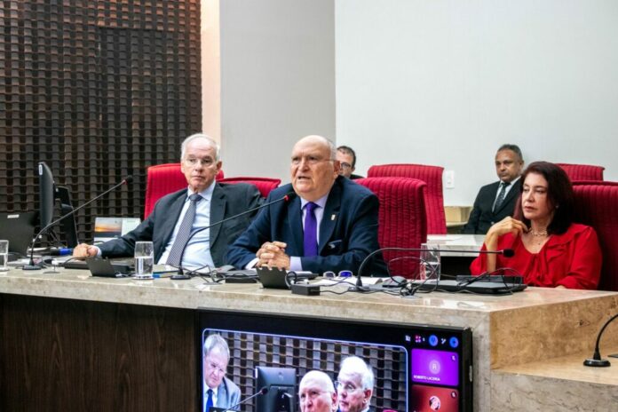 Nominando-12-1-1024x683 Nominando Diniz oficializa aposentadoria do TCE-PB