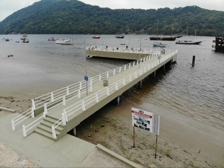 Homem desaparece no mar após diversos saltos de píer em Bertioga