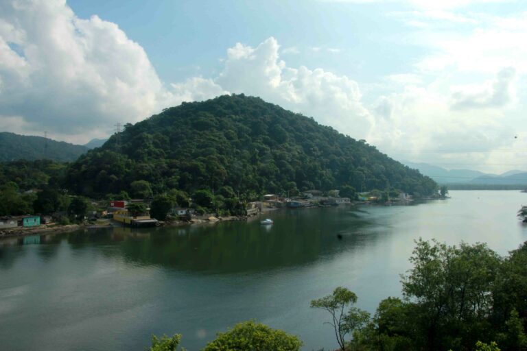 Adolescente de 15 anos morre após se afogar no rio Monte Cabrão em Santos