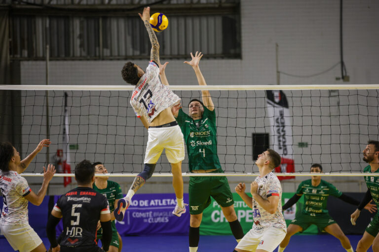 Time PG enfrenta Fluminense buscando G8 na Superliga B