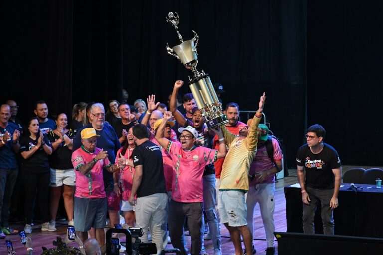 União Imperial é campeã do carnaval santista; confira a festa