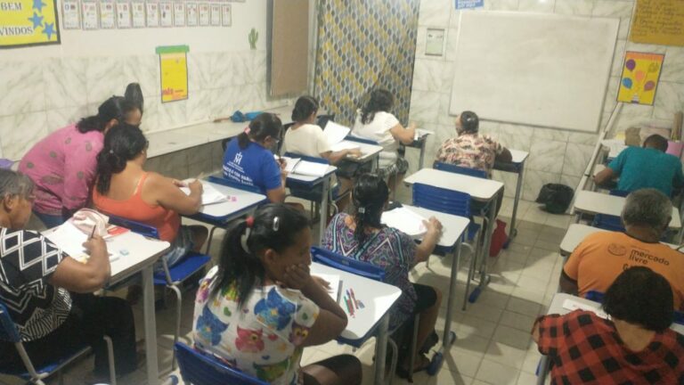 Prefeitura abre seleção para educadores voluntários da EJA em João Pessoa