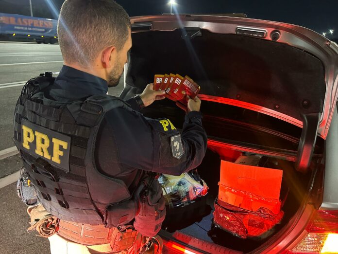 PRF apreende centenas de rótulos e tampas para falsificação de cerveja na Dutra, em Jacareí