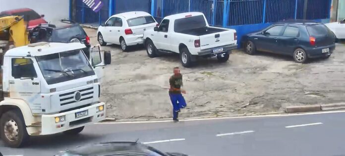 VÍDEO: Homem é preso em São José após saltar de caminhão em movimento durante perseguição da PM