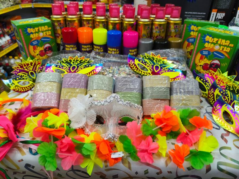Nove em cada dez consumidores pretendem comprar artigos de Carnaval; vendas devem crescer na região