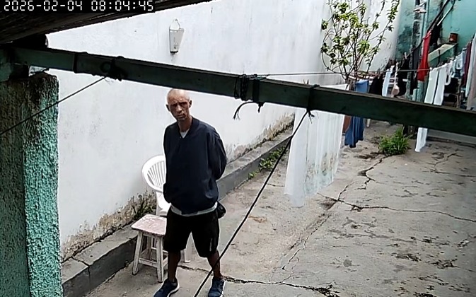 VÍDEO: Homem invade residência e ameaça moradoras no Centro de Guaratinguetá