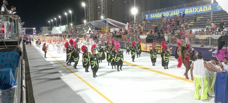 Escolas do grupo de acesso estreiam a passarela Dráuzio da Cruz no Desfile das Escolas de Samba de Santos 2026