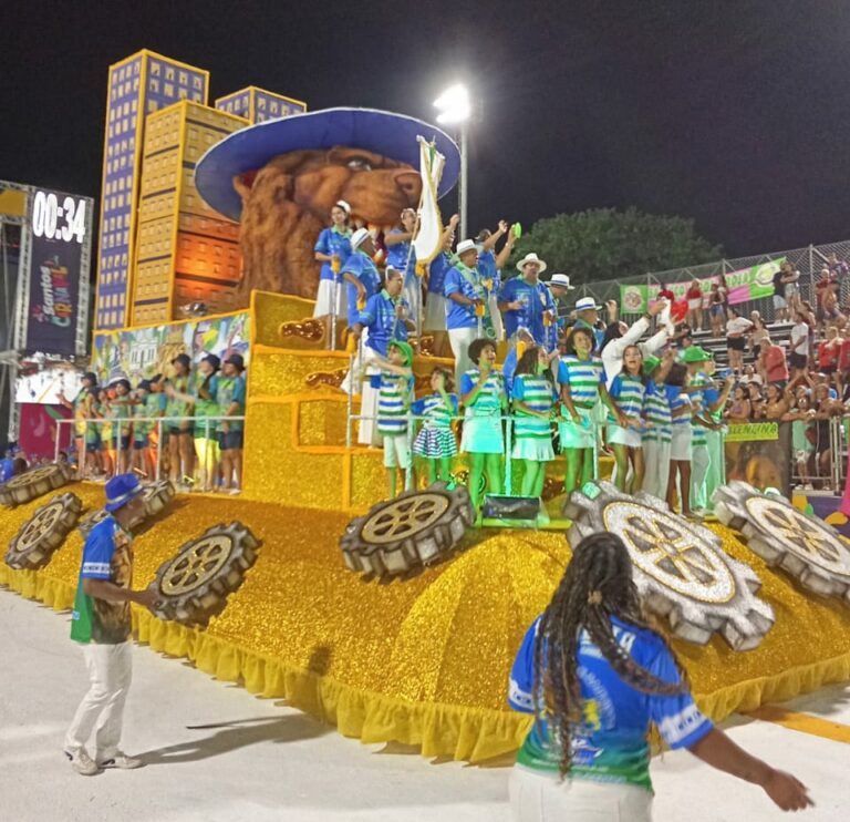 Real Mocidade é a segunda agremiação do Grupo Especial a desfilar no Desfile das Escolas de Samba de Santos