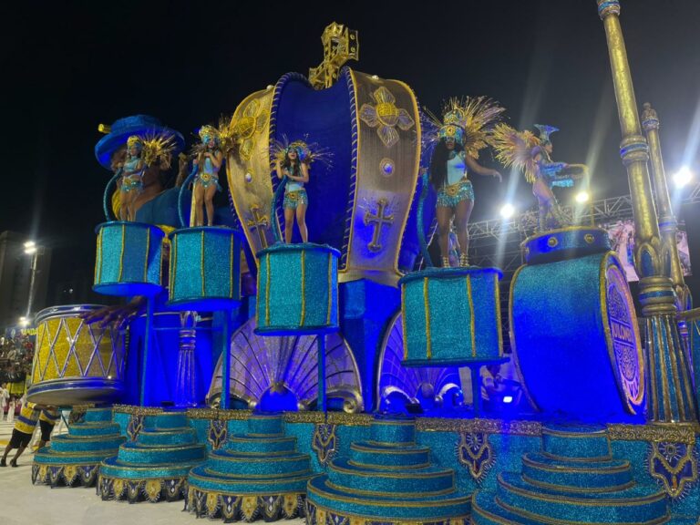 Vila Mathias é a terceira agremiação do Grupo Especial a desfilar no Desfile das Escolas de Samba de Santos