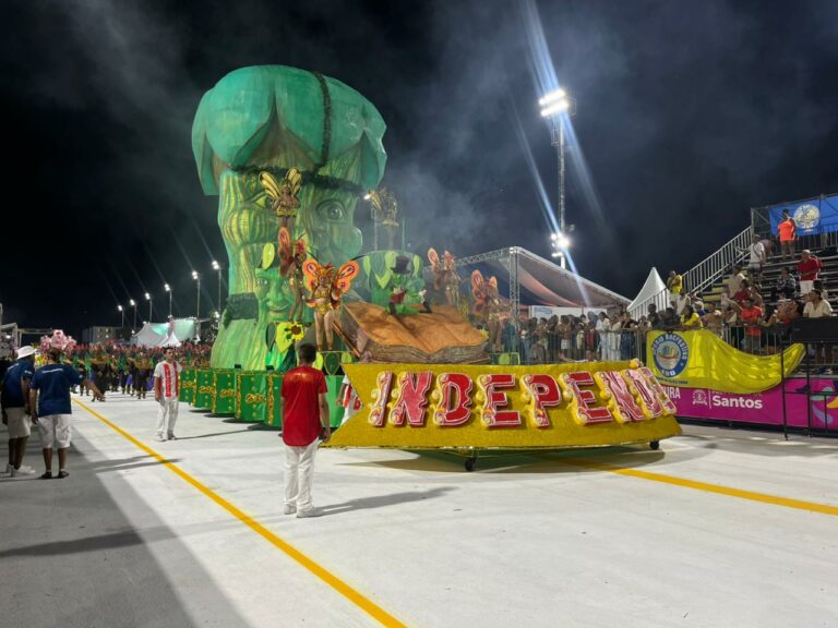Independência é a última escola a entrar na avenida no primeiro dia de Desfiles das Escolas de Samba de Santos