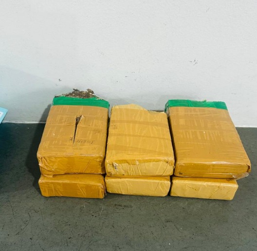 PM descobre 'central' do tráfico em casa abandonada em Guaratinguetá