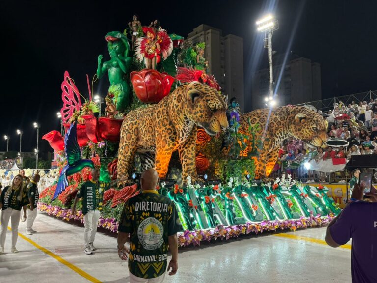 Mocidade Amazonense é a segunda agreamição do Grupo Especial no segundo dia de Desfile das Escolas de Samba de Santos