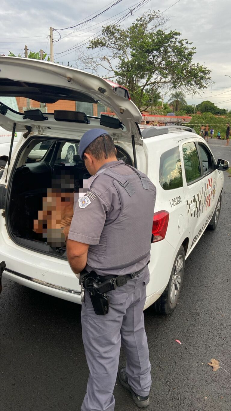 Homem é preso após matar o próprio irmão à facadas