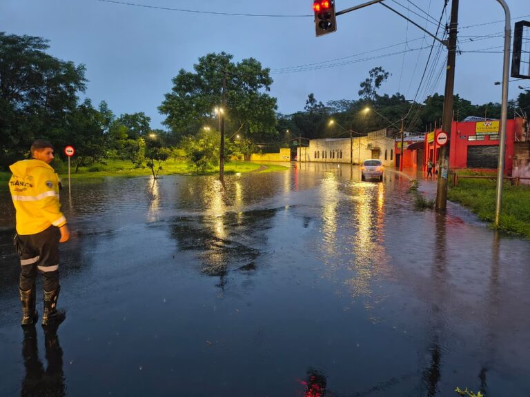 Prefeitura realiza operação integrada de limpeza após final de semana com chuvas intensas