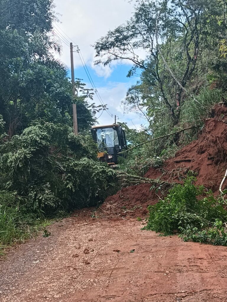 Chuvas provocam deslizamentos e deixam famílias desalojadas em Monteiro Lobato e São Luiz do Paraitinga