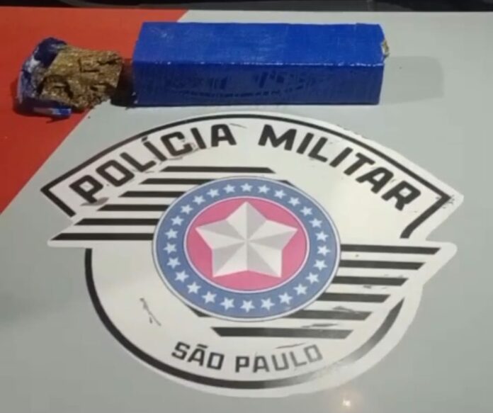 PM prende traficante conhecido com tijolo de maconha em Lorena
