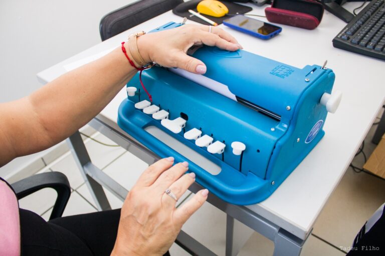 Equipamentos em Braille para alunos com deficiencia visual.