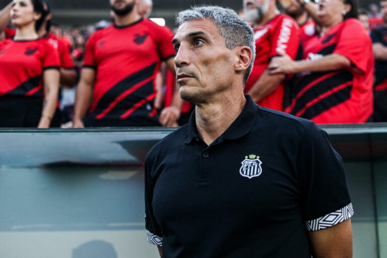 Santos perde para o Athletico Paranaense e segue sem vencer