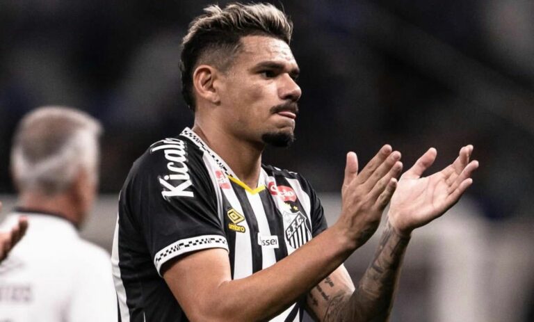 Santos acerta empréstimo de Tiquinho Soares para clube do interior de São Paulo