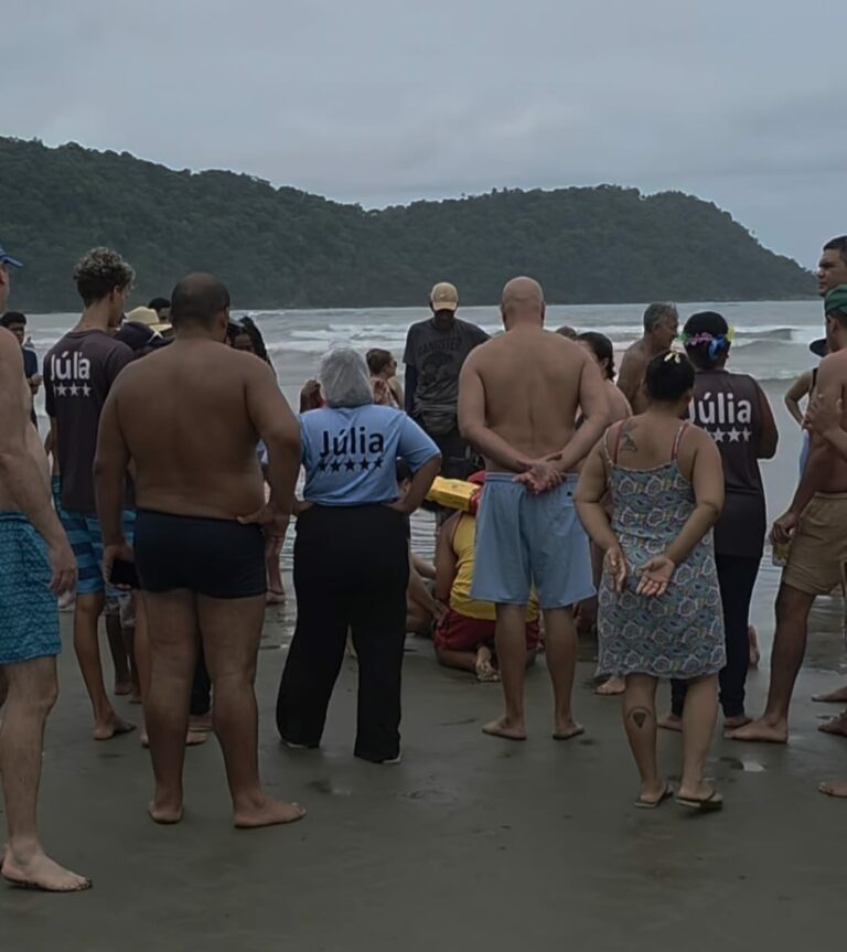 Jovem sofre mal súbito no mar e é resgatada em cidade do litoral