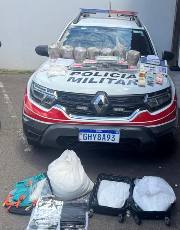 Perseguição termina com apreensão de mais de 51 kg de drogas e policial atacado por abelhas Perseguição termina com apreensão de mais de 51 kg de drogas e policial atacado por abelhas