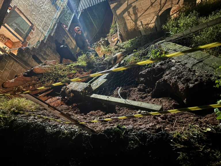 Chuva forte causa deslizamentos e interdição de imóvel em Campos do Jordão