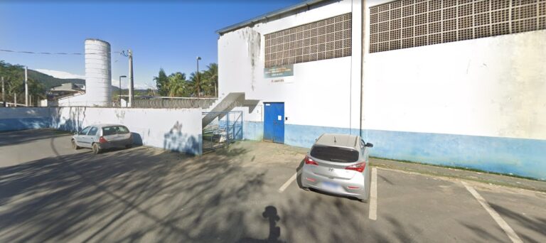 Chuvas deixam escolas alagadas e suspendem aulas nesta segunda (23) em Ubatuba