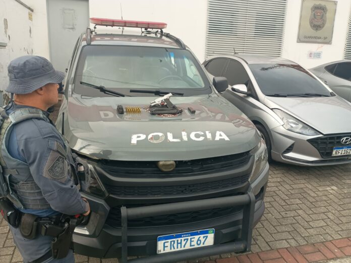 BAEP prende criminosos e recupera pistola após roubo a residência em Guararema BAEP prende criminosos e recupera pistola após roubo a residência em Guararema