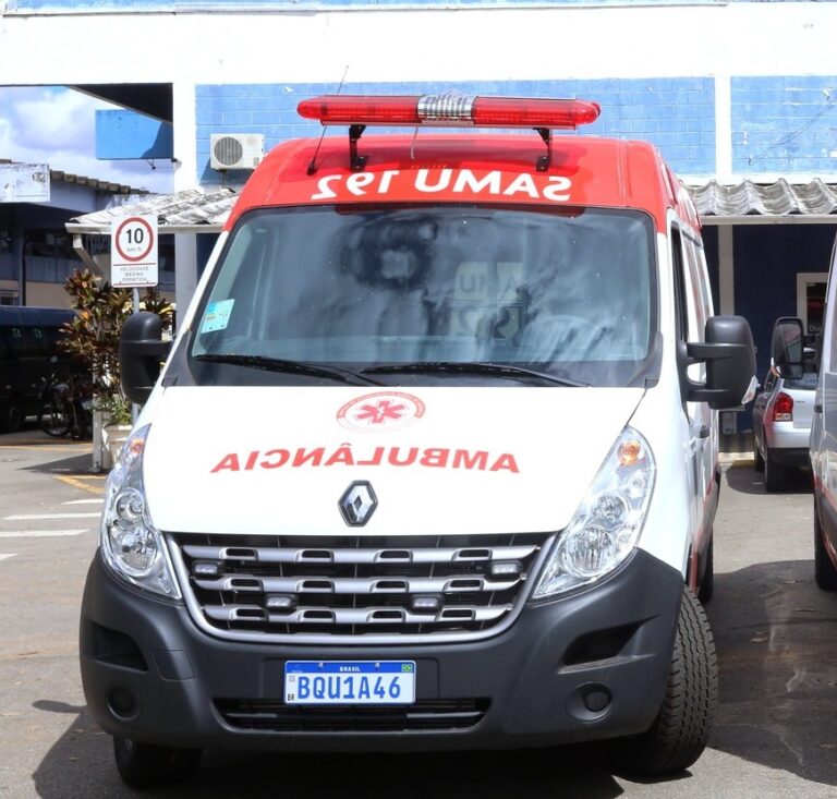 Idosa de 69 anos fica gravemente ferida após ataque de pitbulls em São José