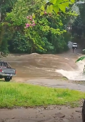 Temporal em Ubatuba destrói ponte e suspende aulas após acumulado recorde de chuva