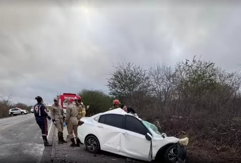 Perícia indica que carro seguia na contramão antes de batida que matou cinco pessoas na PB