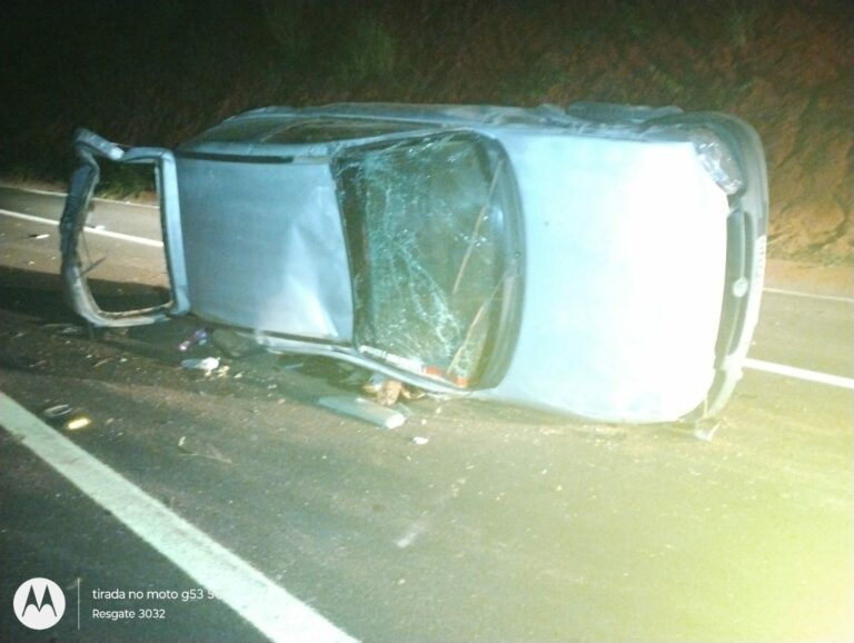 Motorista embriagado é preso após bater em outro carro e capotar em Adamantina