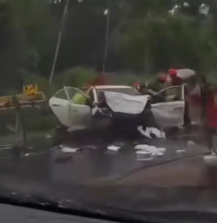 Grave acidente na Rio-Santos deixa seis pessoas feridas; três ficaram presas nas ferragens