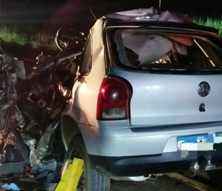 Homem morre em colisão entre carro e caminhão em Mirandópolis