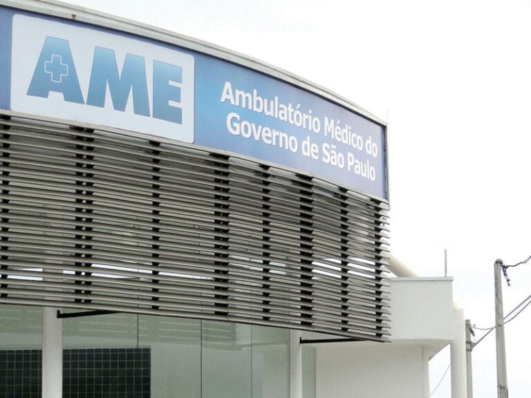 Médico é preso após acusação de injúrial racial contra paciente em hospital estadual no litoral de SP