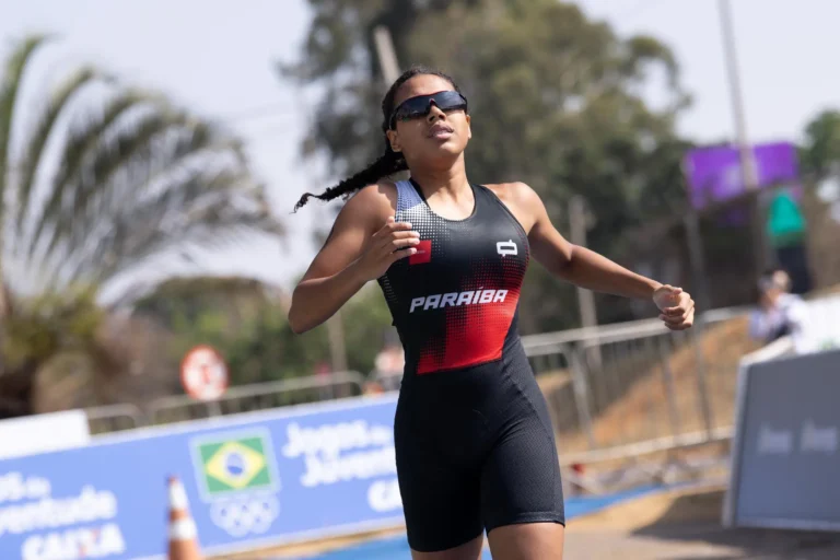 Triatleta paraibana é vice-campeã brasileira e se prepara para competição no Panamá