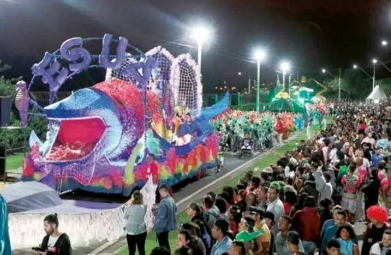 Jacareí divulga programação do Carnaval 2026 com blocos de rua e desfile de escolas de samba