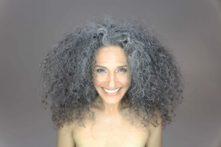 Badi Assad apresenta o show de seu último álbum “Parte de Tudo Isso” no Manouche