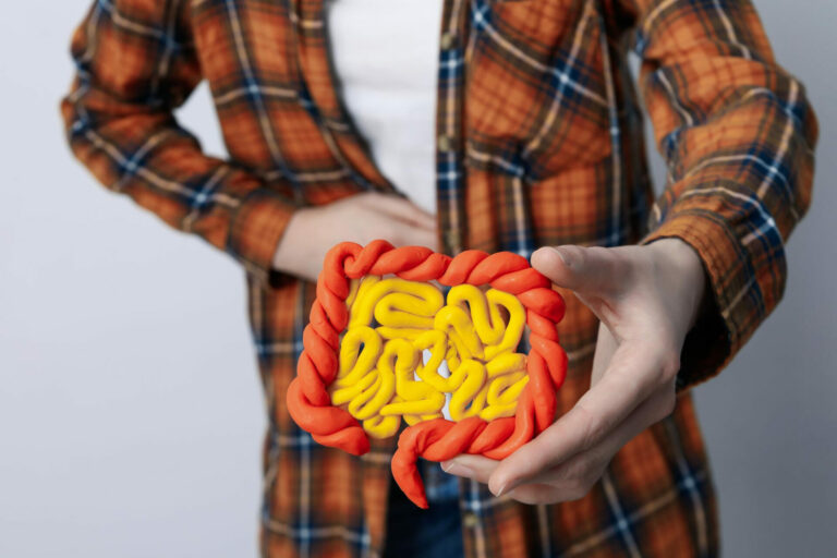 Câncer de intestino cresce entre jovens e acende alerta para rastreamento