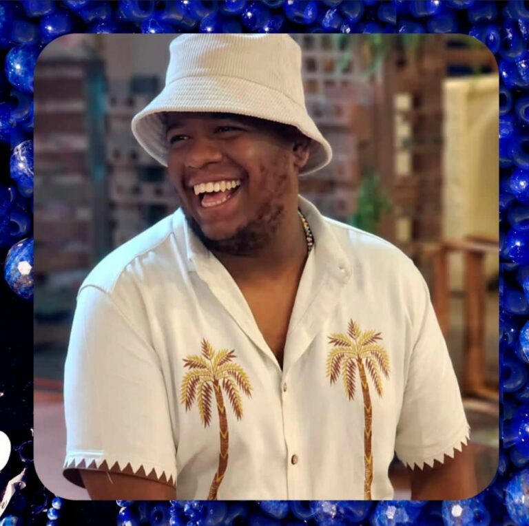 Carnavalesco André Rodrigues pede demissão da Portela