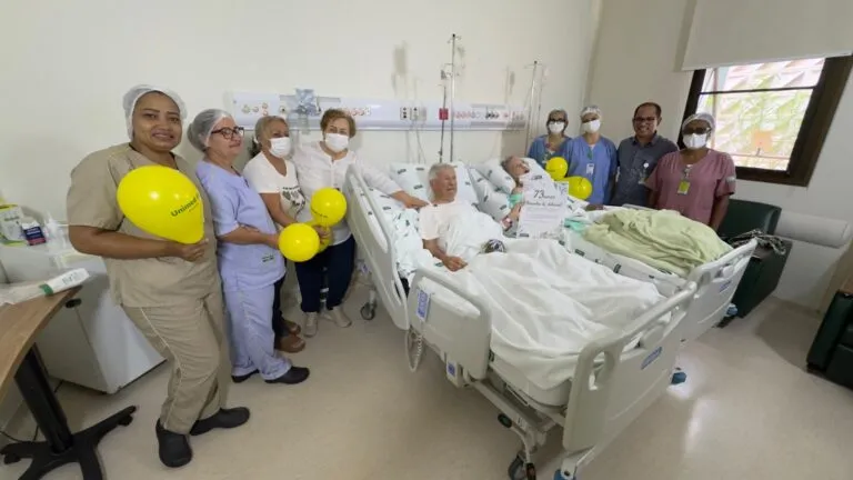 Casal celebra 73 anos de casamento durante internação no Hospital Unimed Araçatuba