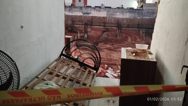 Desabamento deixa 10 pessoas desalojadas em Rio Preto