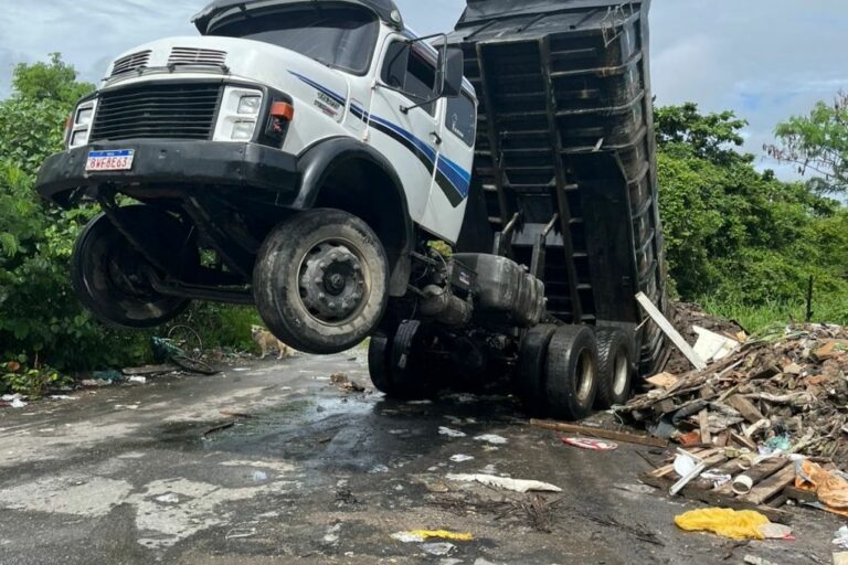 Caminhão faz descarte irregular em São Vicente e responsável é multado em cerca de R$ 2,7 mil